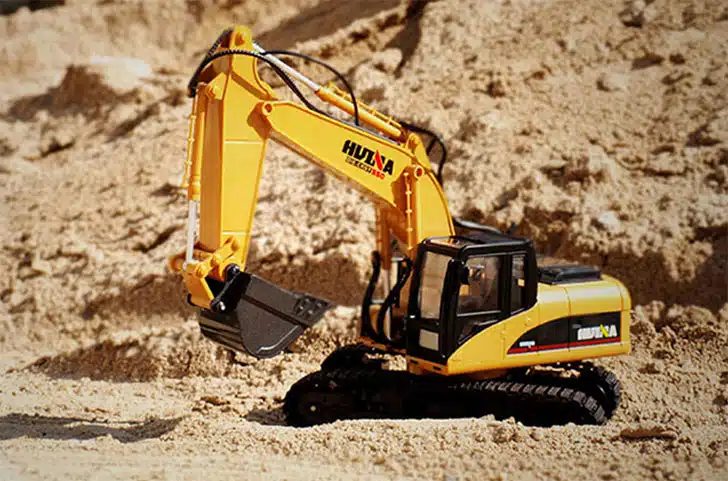 بیل مکانیکی کنترلی HUINA 1550 بیل مکانیکی کنترلی HUINA 1550